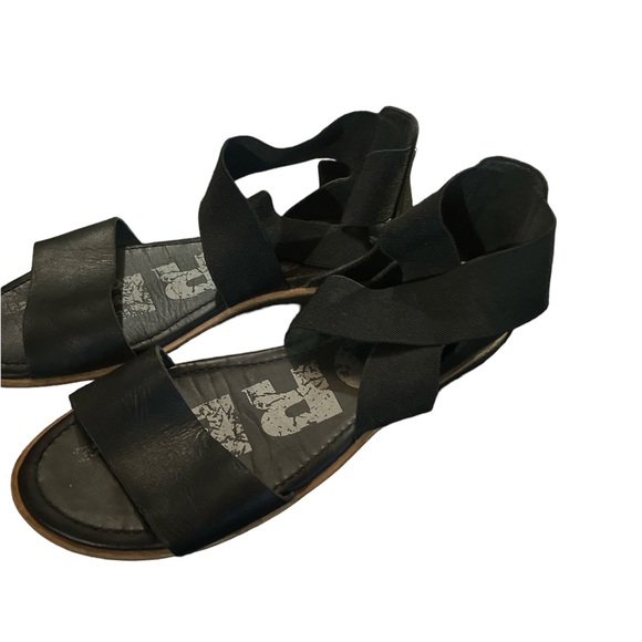 sorel sandals with elastic straps - Picture 3 of 3